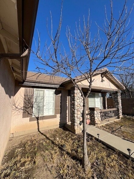 Building Photo - 402 N Amador St