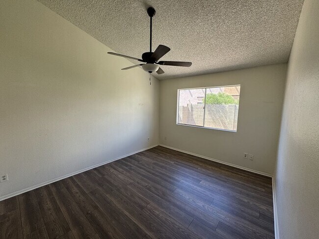 Building Photo - North Phoenix 2 bedroom Duplex