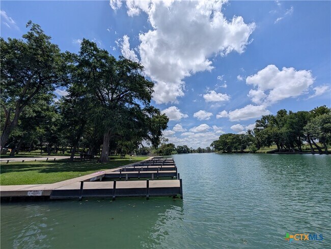 Building Photo - 947 River Rock