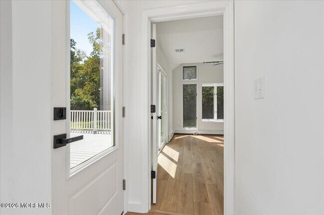 Building Photo - 501 Azalea Dr