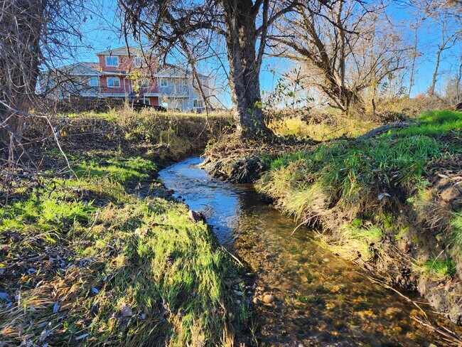 Building Photo - 1995 Sky Park Dr