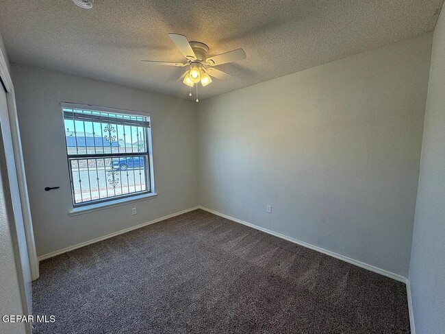 Building Photo - 10041 Paloma Dr