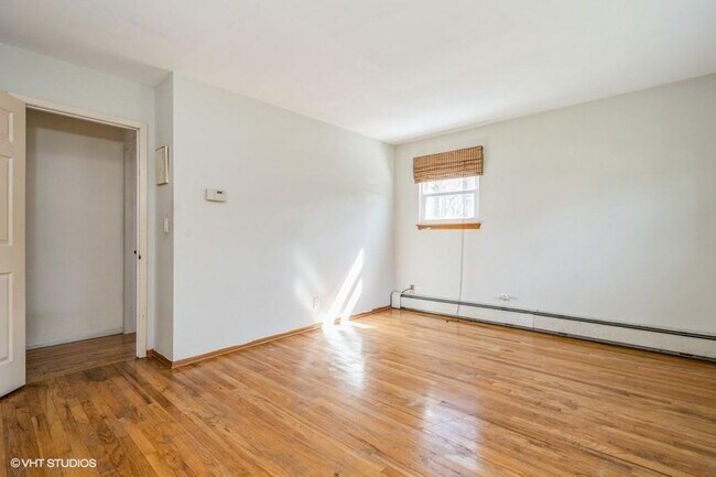 Building Photo - 126 Linden Ln
