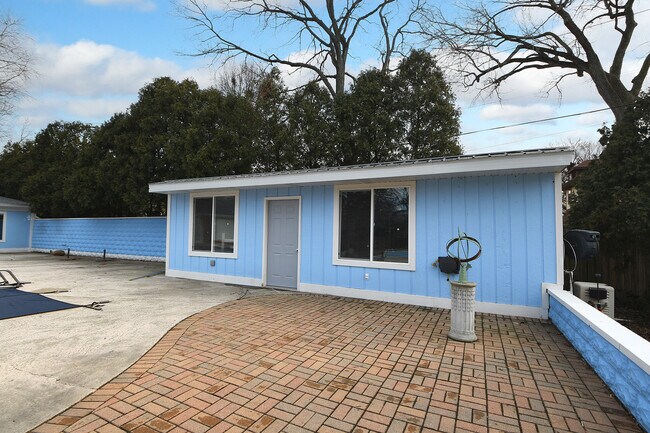 Building Photo - 305 N Reed St