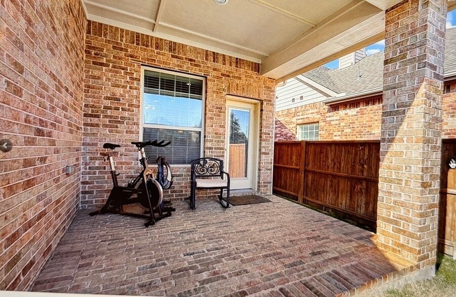 Building Photo - 3108 Hereford Dr