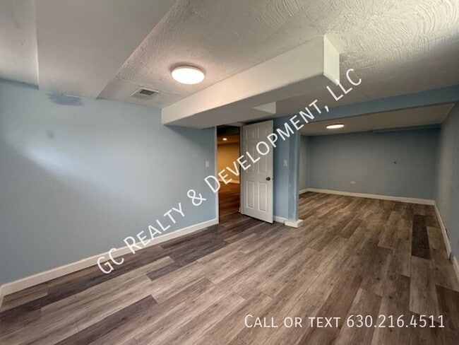 Building Photo - 318 S Hale St