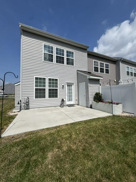 Building Photo - Modern End-Unit Townhome – Solar Powered, Garage, Pet Friendly, and HOA Amenities Included
