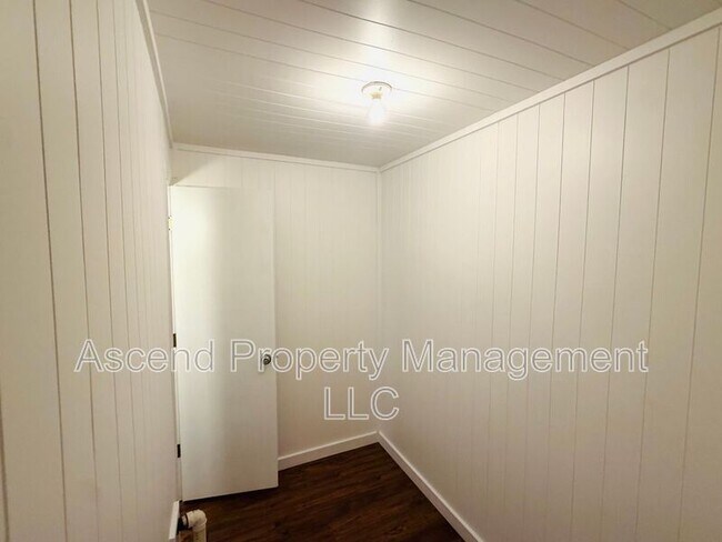 Building Photo - 1134 McDonald Dr