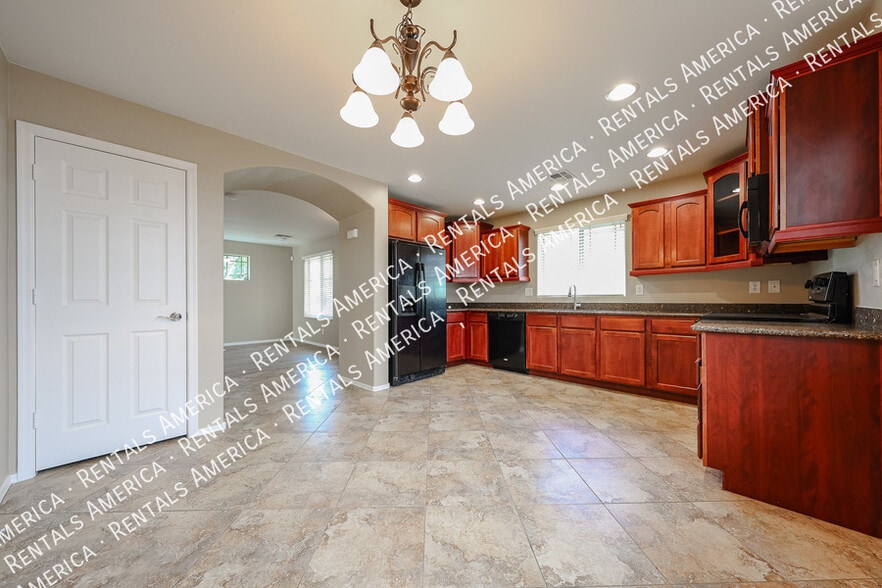 Building Photo - 2472 E Boston St