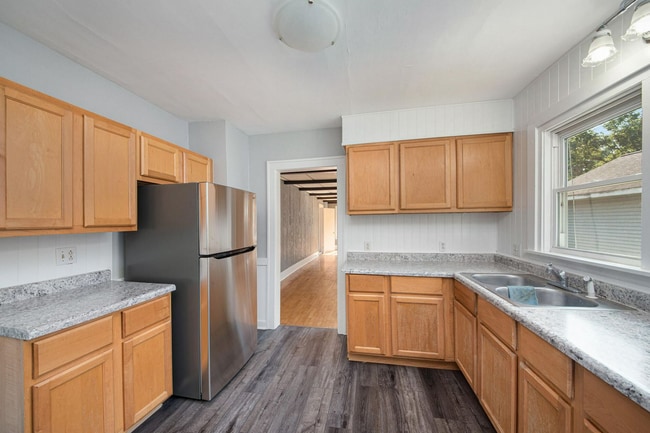 Building Photo - 817 Dorchester Ave SW