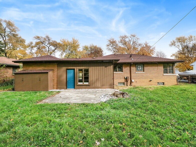 Primary Photo - 1005 Barthelme Ave