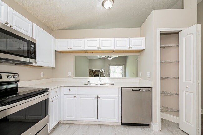 Building Photo - 2658 Malibu Cir