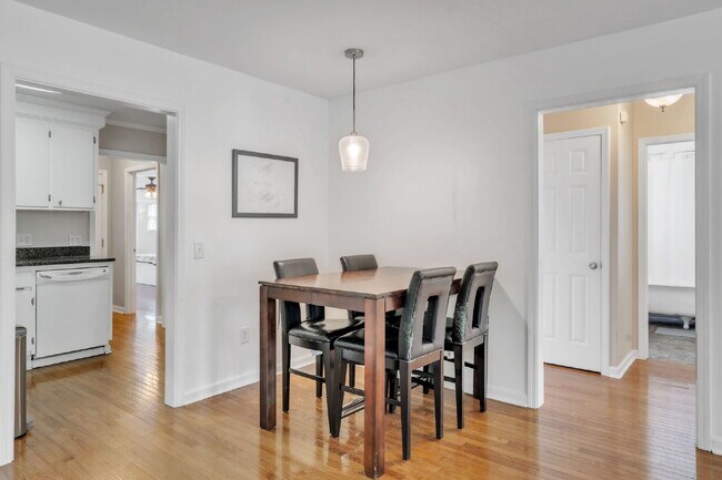 Building Photo - Quaint 3-Bedroom Retreat with Fireplace & ...