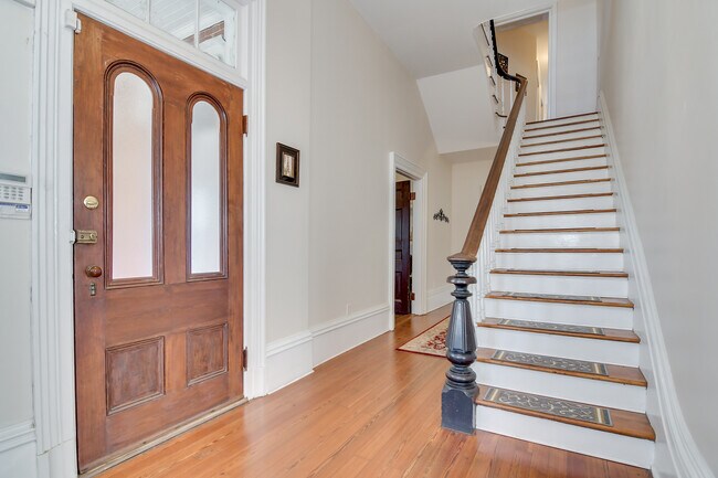 Building Photo - 629 Greene St