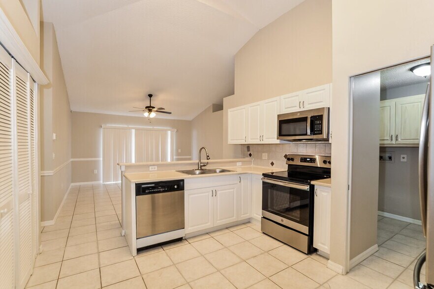 Building Photo - 12609 Whiterapids Dr