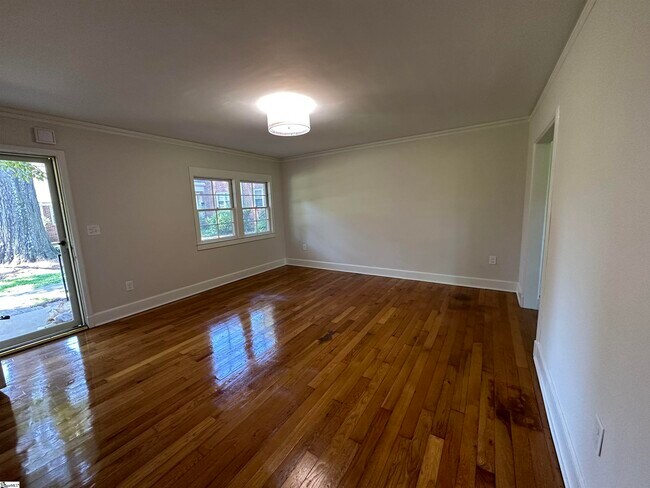 Building Photo - 600 University Ridge