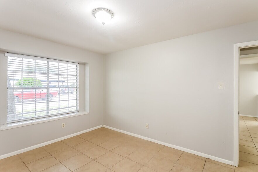 Building Photo - 11330 White Gate Ln