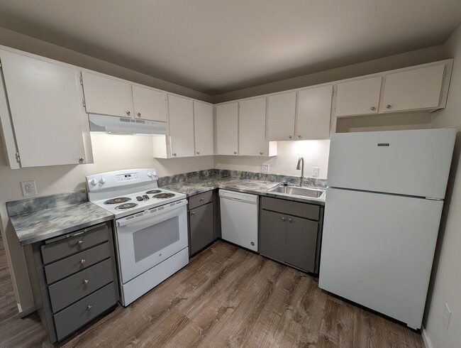 Building Photo - 1212-1214 E Boyd Ave