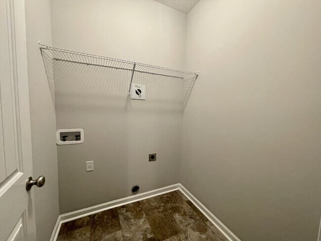 Building Photo - Home For Rent