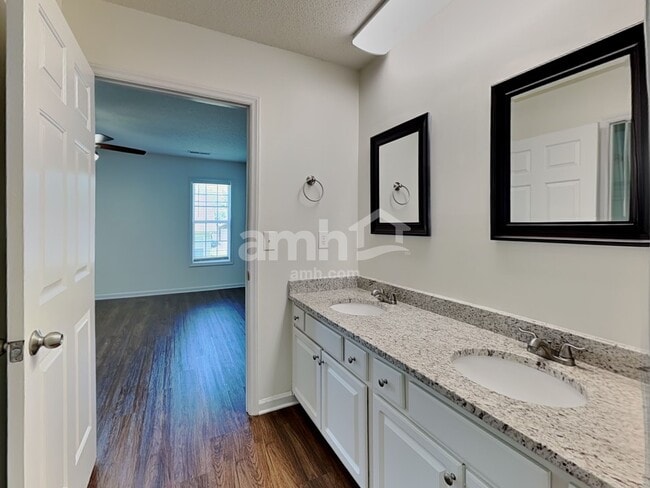 Building Photo - 106 Charlotte Ct