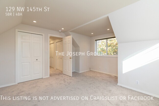 Building Photo - Beautiful 5 bed 3.5 bath in Seattle's Broa...