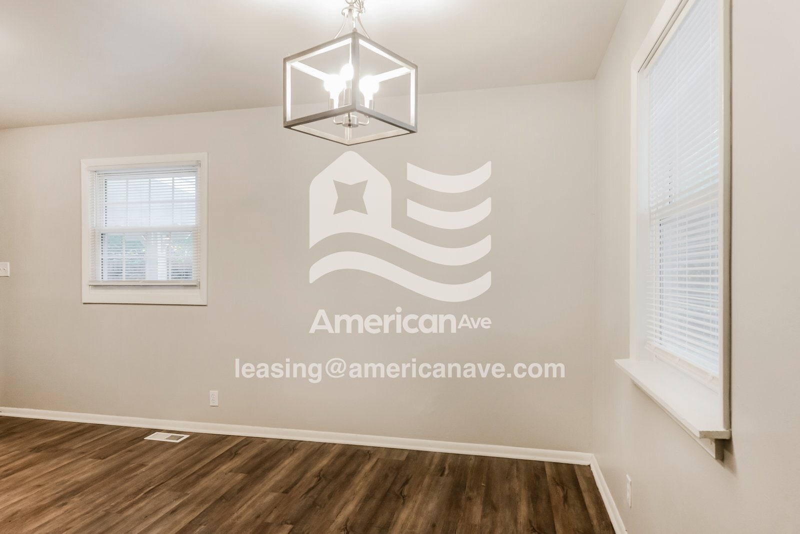 Building Photo - 1933 Dequincy St