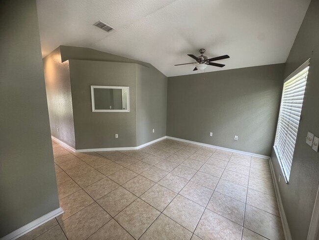 Building Photo - Central Lakeland 3bedroom 2 bath!