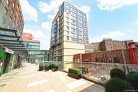 Building Photo - 39-16 Prince St