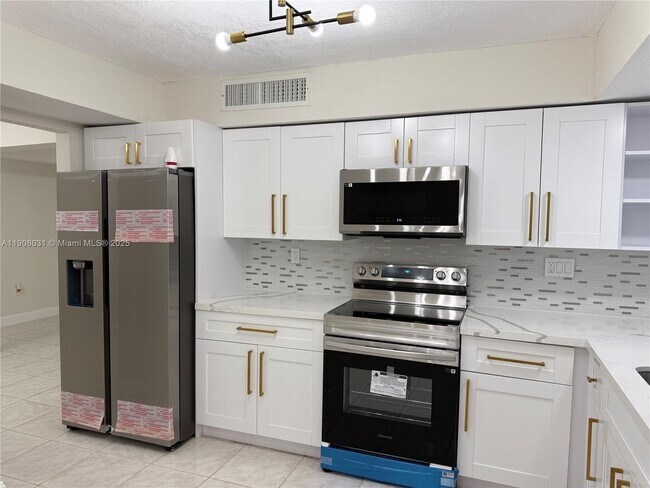 Building Photo - 6708 Camelia Dr