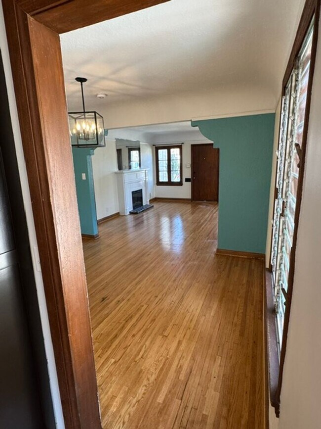 Building Photo - 2501 Eucalyptus Ave