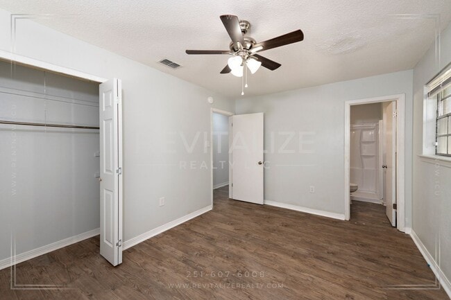 Building Photo - Updated 4 Bed 2 Bath Brick Home in West Mobile