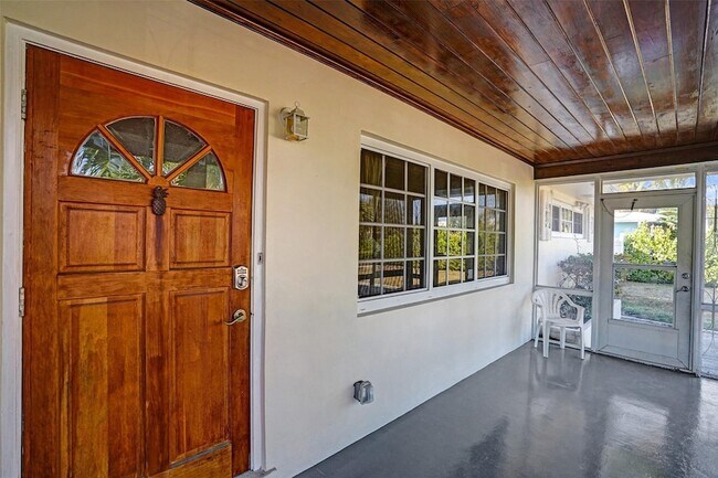 Building Photo - 820 SE 4th Ave