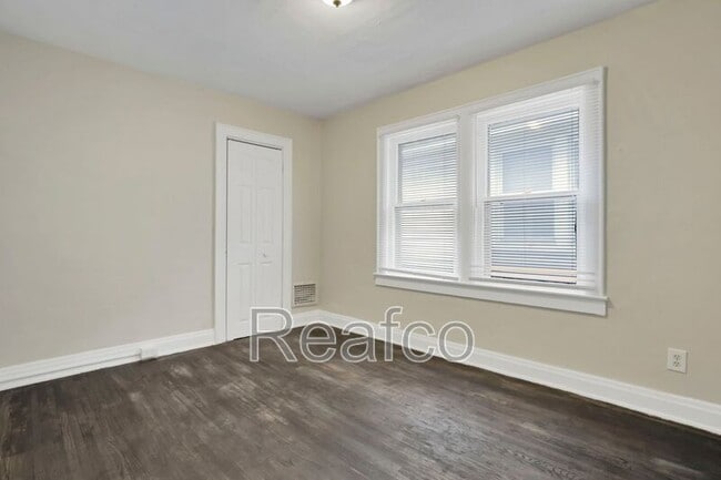 Building Photo - 659 S Burgess Ave