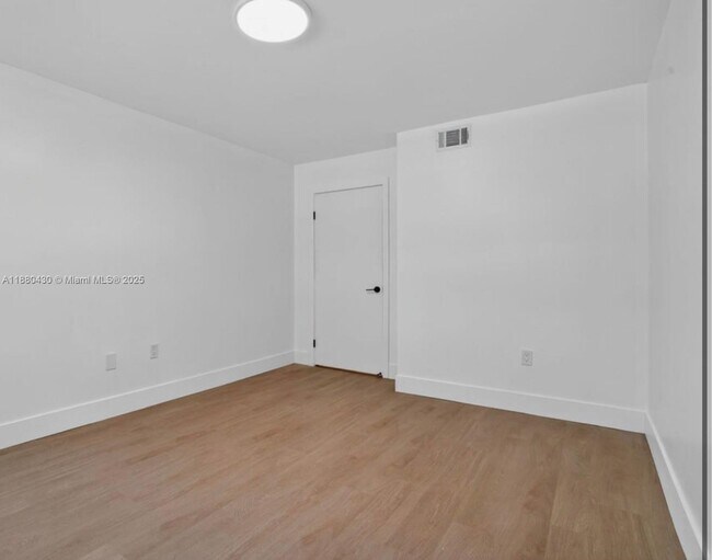 Building Photo - 13020 SW 92nd Ave