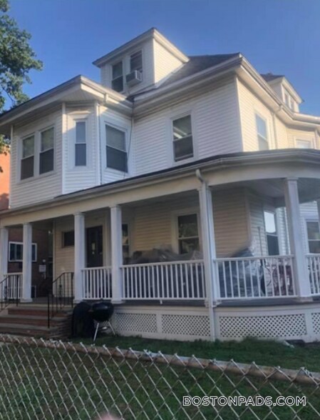 Building Photo - 208 Kelton St