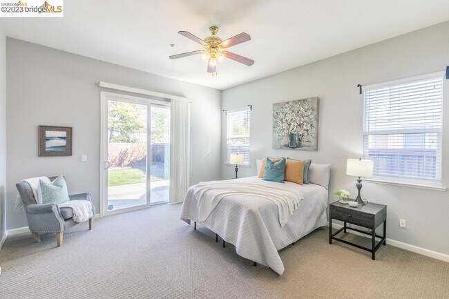 Building Photo - 1055 Meadow Brook Dr