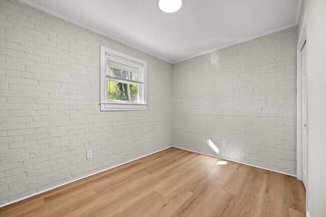 Building Photo - 5013 Oxford St