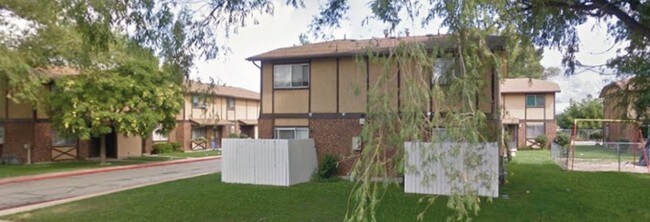 Primary Photo - Parkwood Apartments