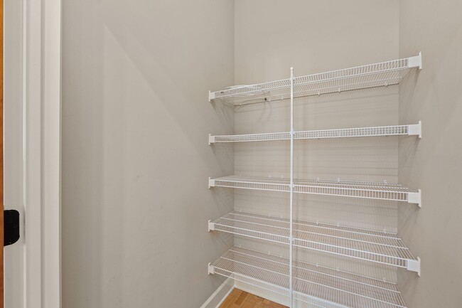 Building Photo - Mingo