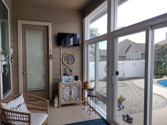 Building Photo - Beautiful 4 bedroom with a pool!!!