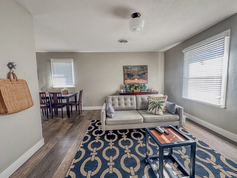 Building Photo - 5532 N Haight Ave