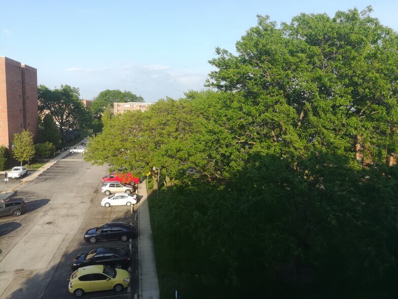 Building Photo - 5310 N Chester Ave