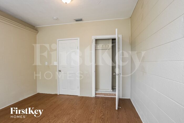 Building Photo - 5425 13th Ave N