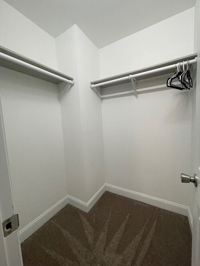 Building Photo - Beautifully Furnished 4-Bedroom Home with ...