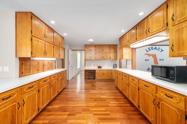 Building Photo - 2222 W University Ave