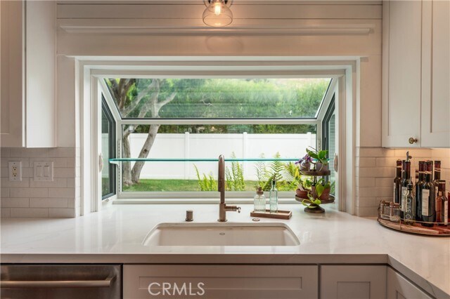 Building Photo - 2116 Via Teca