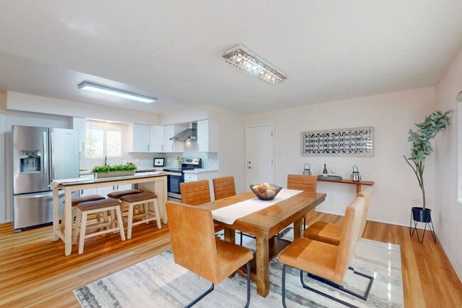 Building Photo - For Rent| 3 bedrooms 2 bathrooms| NE Abq | Private Yard | Fireplace | Available 03/23/2026!