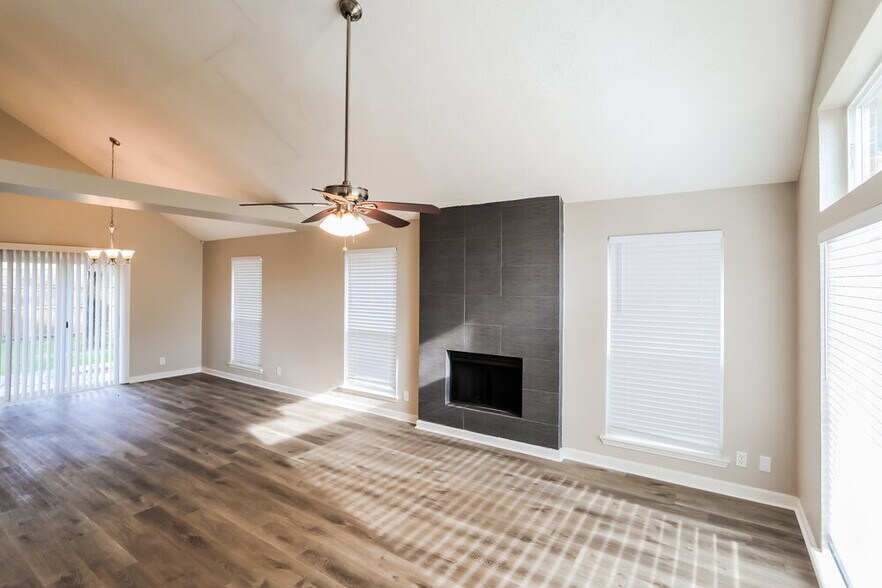 Building Photo - 5320 Rowcrop Dr