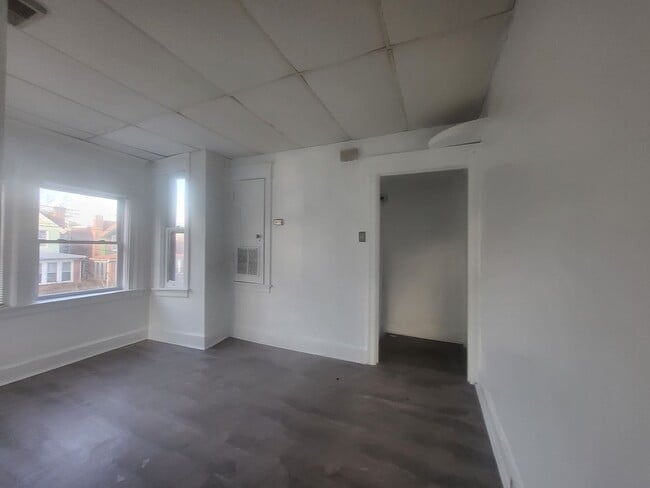 Building Photo - West End 1 Bedroom