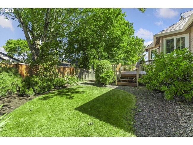 Building Photo - 3-Bedroom Home with Granite Kitchen, Family Room & Private Deck